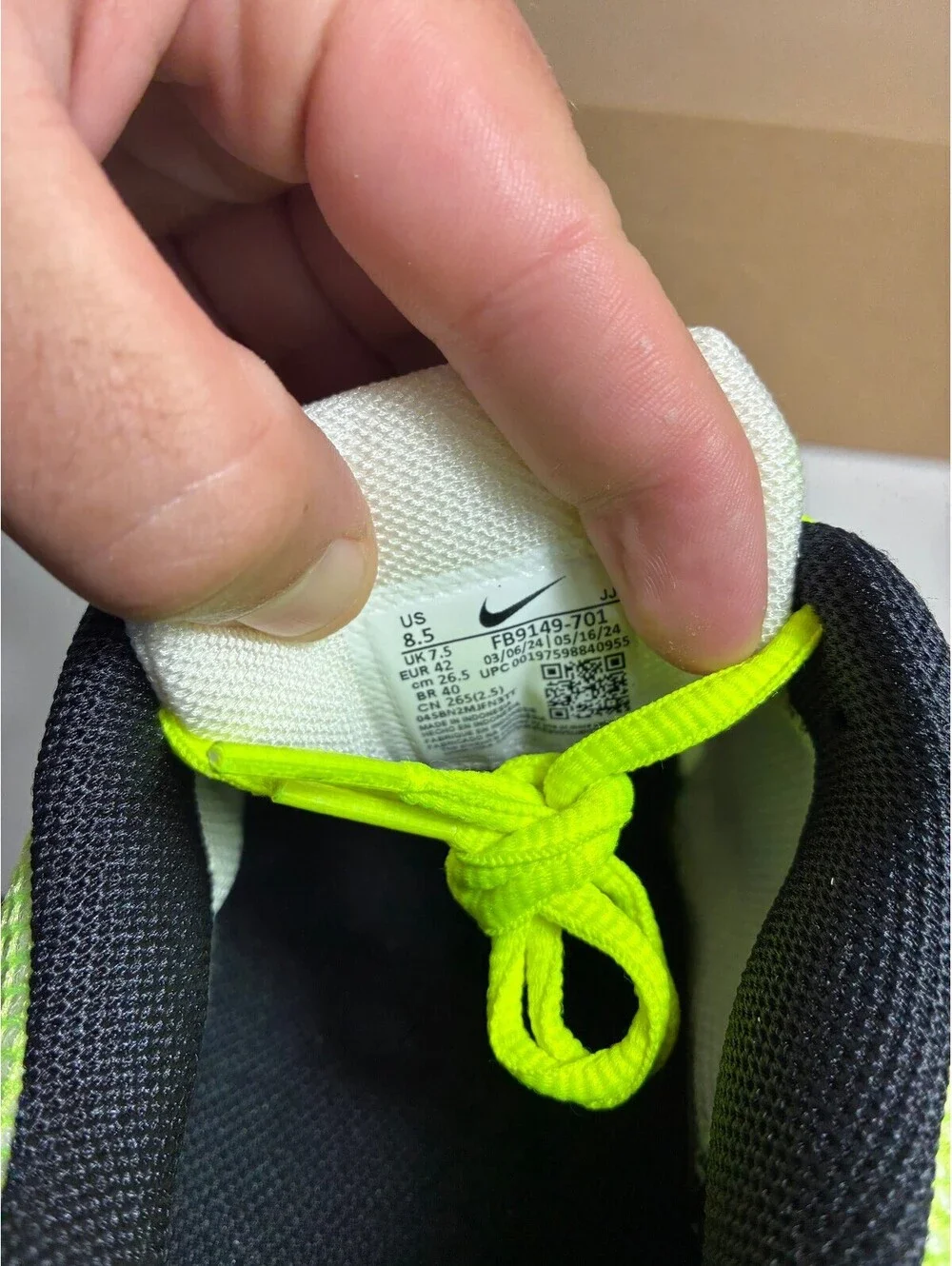 Size 8.5 - Nike Air Zoom Vomero 5 Life Lime